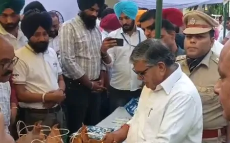 पंजाब में बाढ़ का कहर बरकरार, राज्यपाल ने बाढ़ पीड़ितों से की मुलाकात