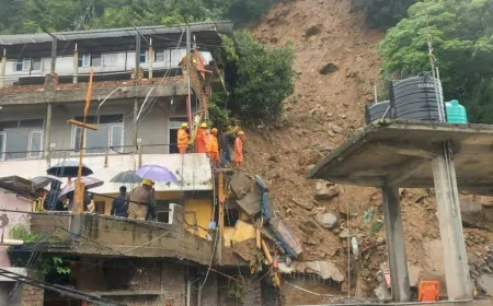 भारी बारिश के बाद कुल्लू में लैंडस्लाइड, मकान गिरने से कई लोग मलबे में दबे