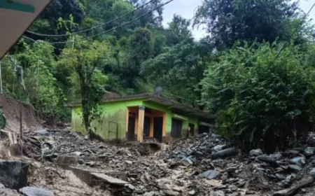 उत्तरकाशी में फटा बादल, कई घरों-दुकानों में घुसा मलबा और पानी