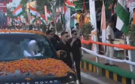 प्रधानमंत्री नरेंद्र मोदी ने वाराणसी में किया रोड शो, मॉरीशस के PM के साथ की द्विपक्षीय वार्ता