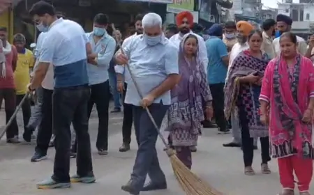 कैबिनेट मंत्री लालचंद कटारूचक ने की बाढ़ प्रभावित इलाकों में सफाई अभियान की शुरुआत 