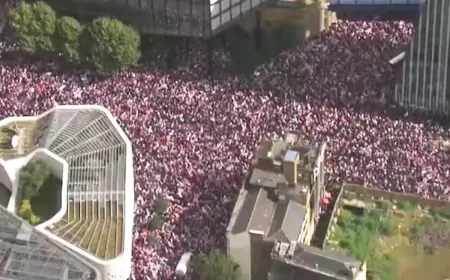 लंदन की सड़कों पर निकली ‘यूनाइट द किंगडम’ रैली, ब्रिटेन के PM कीर स्टार्मर के खिलाफ की नारेबाजी