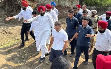 पंजाब दौरे पर कांग्रेस नेता राहुल गांधी, अजनाला में बाढ़ पीड़ितों से की मुलाकात