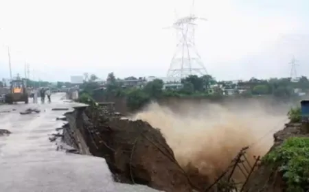 आसमान से बरसी आफत, सहस्त्रधारा में बादल फटने से मची तबाही, कई होटल और दुकानें बही
