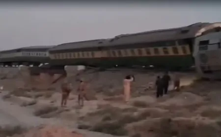पाकिस्तान की जाफर एक्सप्रेस ट्रेन में धमाका, धमाके के बाद पटरी से उतरी कई बोगियां