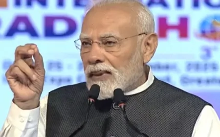 PM मोदी ने UP इंटरनेशनल ट्रेड शो का किया उद्घाटन, बोले- देश में बनाएंगे चिप से लेकर शिप