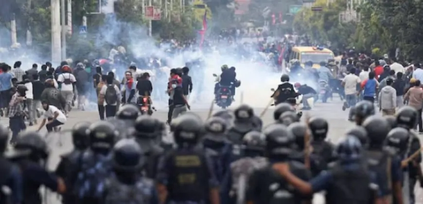 नेपाल में युवाओं का विरोध प्रदर्शन, 20 की मौत, देखते ही गोली मारने का आदेश