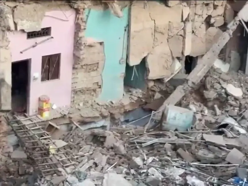 दिल्ली के पंजाबी बस्ती इलाके में गिरी 4 मंजिला इमारत