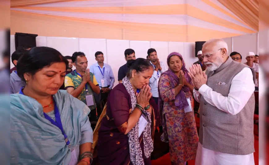 PM मोदी ने उत्तराखंड में बाढ़ पीड़ितों से की मुलाकात, हर संभव मदद का दिया आश्वासन 