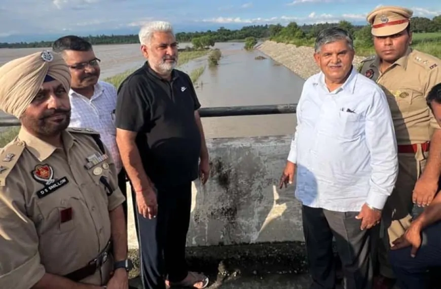 पंजाब राज्यपाल ने बाढ़ प्रभावित इलाकों का लिया जायजा, घग्गर नदी के बाढ़ प्रभावित क्षेत्रों का किया दौरा