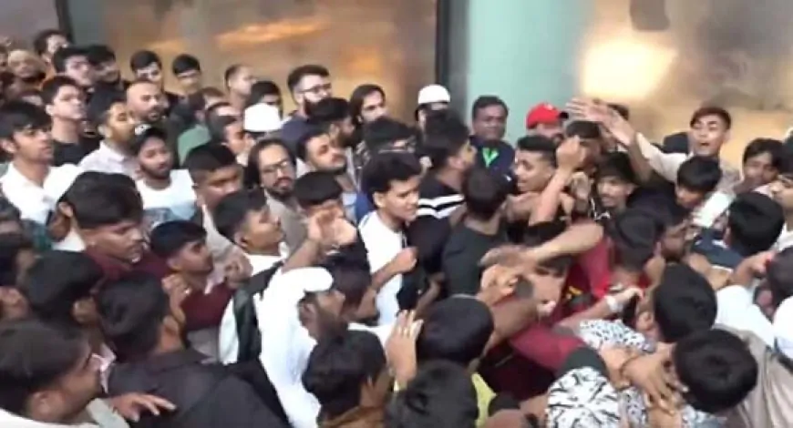 iPhone 17 की सेल शुरू होते ही Apple स्टोर में मचा हंगामा, चले लात-घूंसे