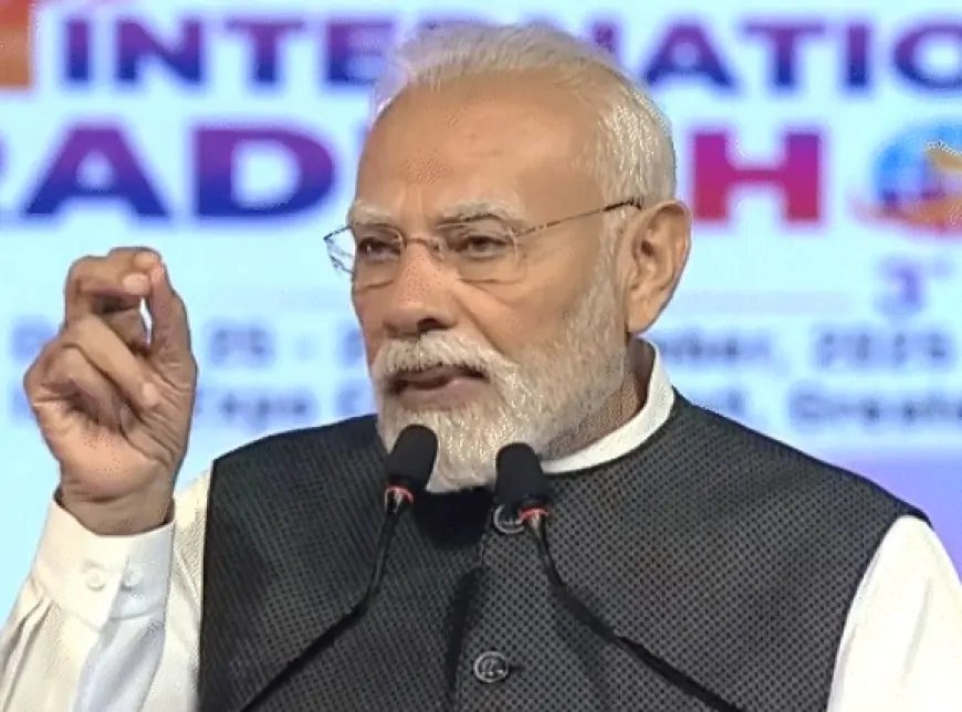 PM मोदी ने UP इंटरनेशनल ट्रेड शो का किया उद्घाटन, बोले- देश में बनाएंगे चिप से लेकर शिप