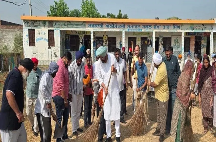 डेरा बाबा नानक के स्कूलों में  बाढ़ के बाद चलाया गया सफाई अभियान