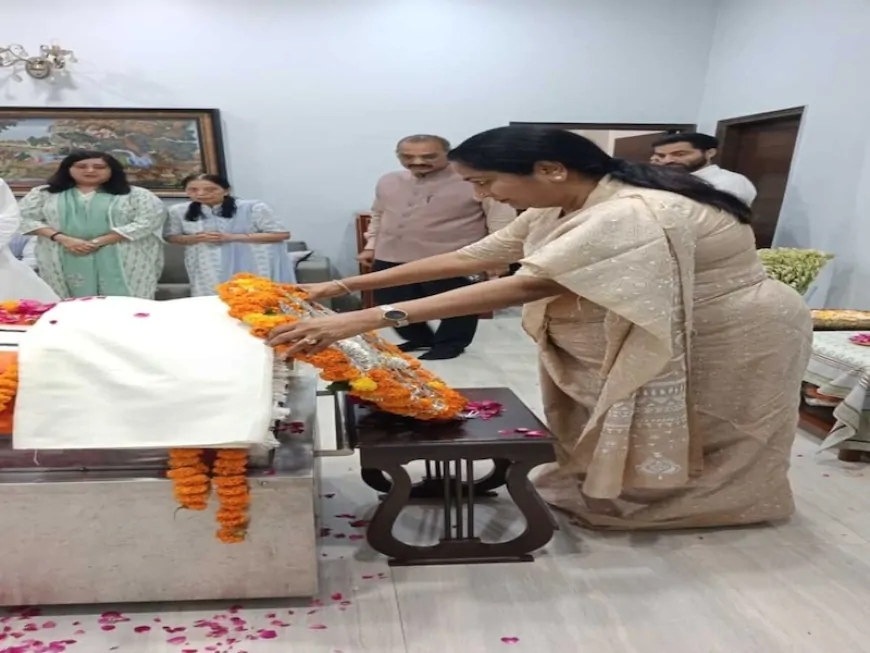 बीजेपी के वरिष्ठ नेता विजय कुमार मल्होत्रा को CM रेखा गुप्ता ने दी श्रद्धांजलि