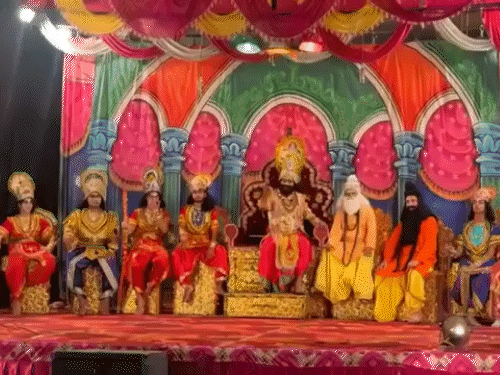 रामलीला के मंच में दशरथ का किरदार निभा रहे कलाकार की हार्ट अटैक से मौत 