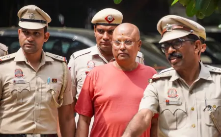 चैतन्यनंद की आपत्तिजनक चैट से हुए कई खुलासे, झूठे वादे करके छात्राओं का किया था शोषण