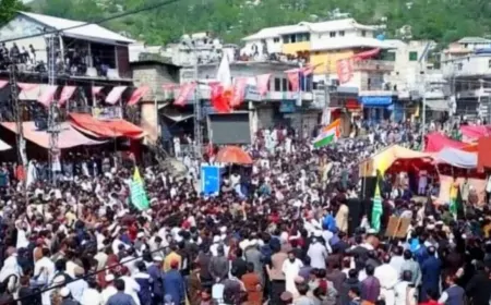 'PoK' में प्रदर्शनकारियों ने 25 पाकिस्तानी सैनिकों को बनाया बंधक, गोलीबारी में 18 लोगों की मौत 