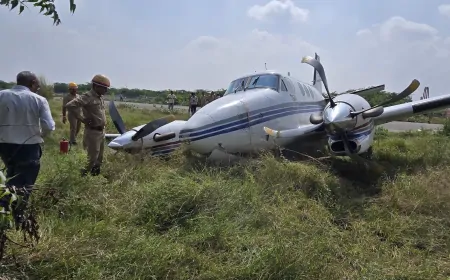 UP के फर्रुखाबाद में विमान हादसा, झाड़ियों में घुसा प्राइवेट जेट