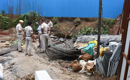 दिल्ली में निर्माणाधीन दीवार गिरने से बड़ा हादसा, सफदरजंग एन्क्लेव में बेसमेंट की खुदाई के दौरान गिरी दीवार 