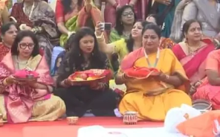 CM रेखा गुप्ता ने मनाया करवा चौथ का त्योहार, मुख्यमंत्री ने महिलाओं के साथ बांटी खुशियां