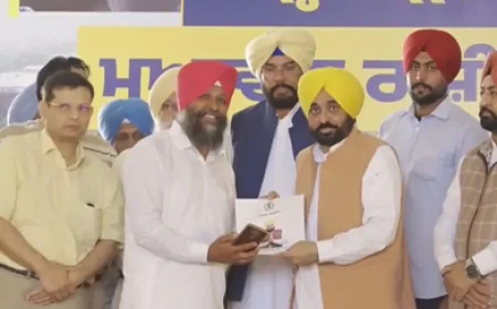 पंजाब में बाढ़ से हुआ करोड़ों का नुकसान, CM मान ने बाढ़ प्रभावितों को बांटी सहायता राशि