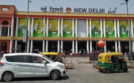 नई दिल्ली रेलवे स्टेशन पर यात्री सुविधा केंद्र का उद्घाटन, CM रेखा गुप्ता ने व्यवस्थाओं का जायजा लिया