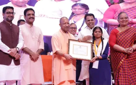 CM योगी ने OBC छात्रों को बांटी छात्रवृत्ति, करीब 5 लाख छात्रों को मिला लाभ 