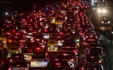 दिवाली से पहले दिल्ली में लगा महाजाम, सड़कों पर रेंगती दिखीं गाड़ियां 