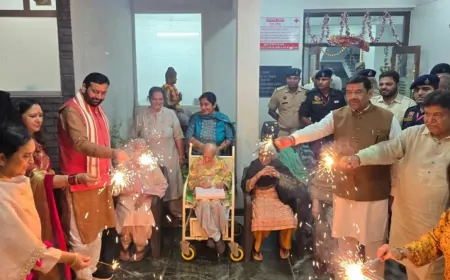 दिवाली के मौके पर लोगों को बीच पहुंचे CM सैनी, लोगों के साथ बांटी दिवाली की खुशियां