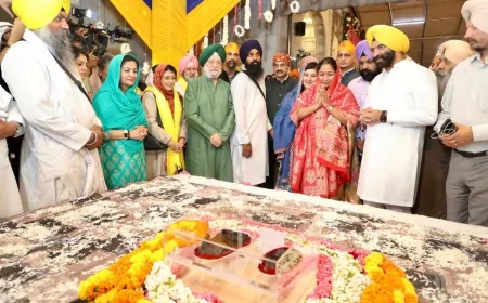 CM रेखा गुप्ता ने श्री गुरु गोविंद सिंह जी के पवित्र 'जोड़े साहिब' के किए दर्शन