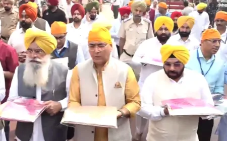 दिल्ली पहुंचे पंजाब के सभी मंत्री और AAP विधायक, गुरुद्वारा श्री शीशगंज साहिब में सभी ने की अरदास