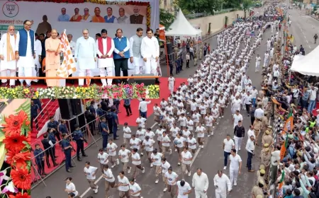 लौह पुरुष सरदार वल्लभभाई पटेल की जयंती पर CM योगी ने राष्ट्रीय एकता दौड़ को दिखाई हरी झंडी