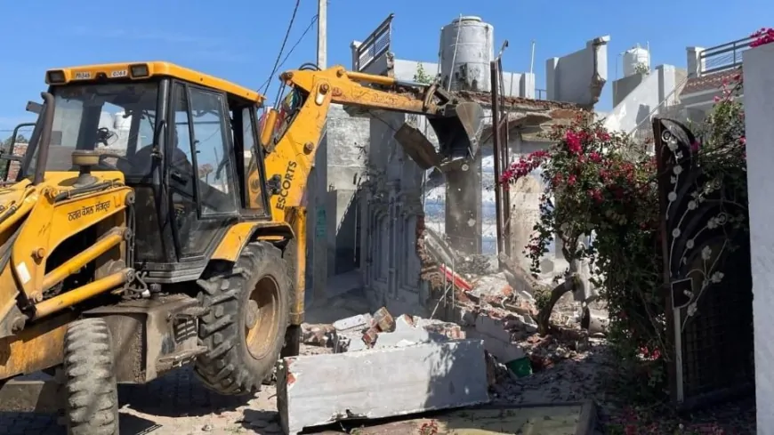 SSP सरताज सिंह के नेतृत्व में बुलडोजर कार्रवाई, नशा तस्कर की संपत्ति पर चला बुलडोजर