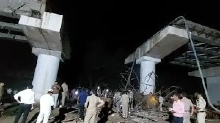 फिरोजाबाद के टूंडला में निर्माणाधीन रेलवे ओवरब्रिज गिरा, हादसे में घायल लोगों का अस्पताल में इलाज जारी
