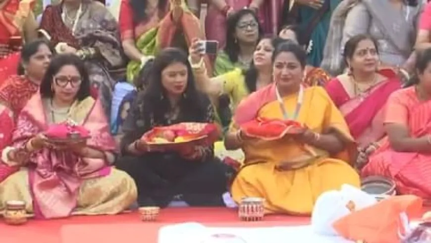 CM रेखा गुप्ता ने मनाया करवा चौथ का त्योहार, मुख्यमंत्री ने महिलाओं के साथ बांटी खुशियां