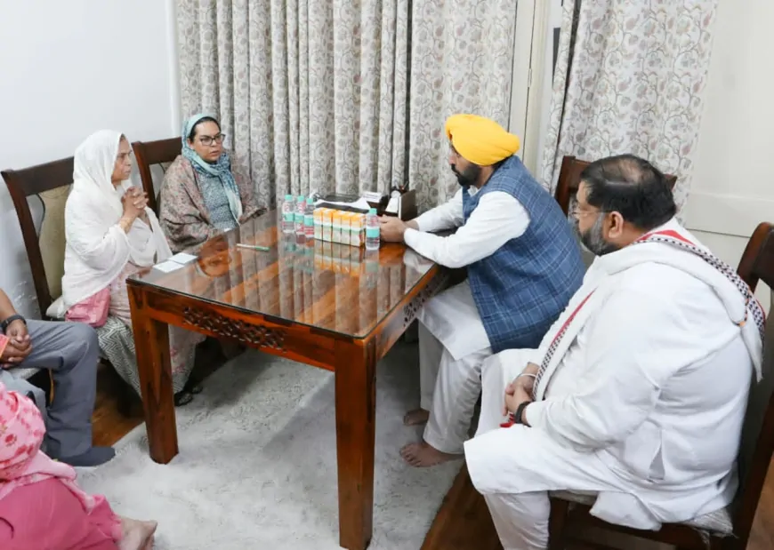 IPS वाई पूरन कुमार के घर पहुंचे पंजाब CM मान, परिजनों को दी सांत्वना 