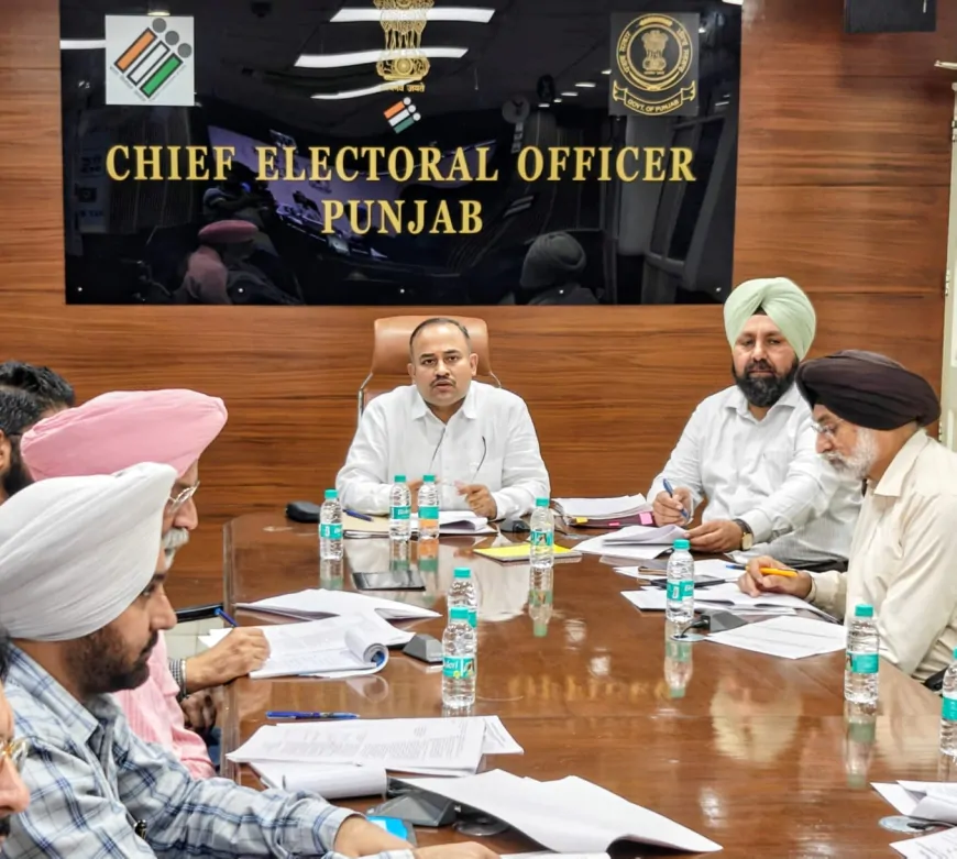 पंजाब के मुख्य निर्वाचन अधिकारी सिबिन सी ने तरन तारन के डिप्टी कमिश्नर और एस.एस.पी. के साथ की समीक्षा बैठक
