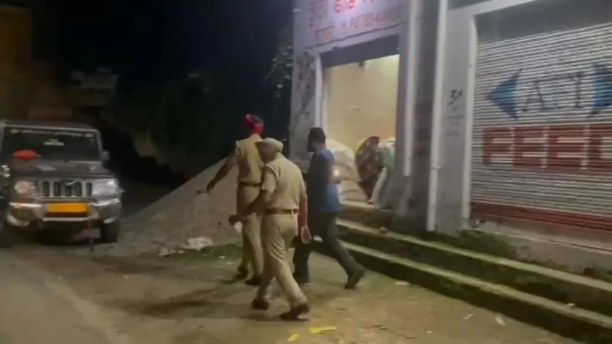 फगवाड़ा में सरपंच की दुकान पर अपराधियों ने की फायरिंग, CCTV में कैद हुई वारदात 