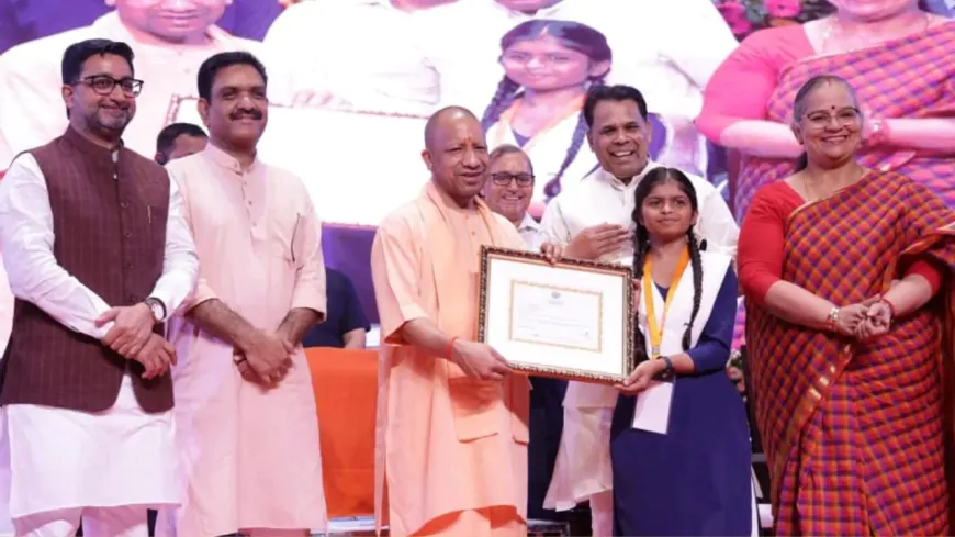 CM योगी ने OBC छात्रों को बांटी छात्रवृत्ति, करीब 5 लाख छात्रों को मिला लाभ 