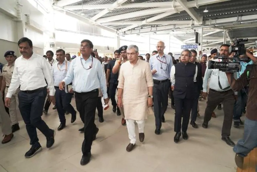 केंद्रीय रेल मंत्री ने नई दिल्ली रेलवे स्टेशन का निरीक्षण, यात्रियों से सुरक्षा व्यवस्था का लिया फीडबैक
