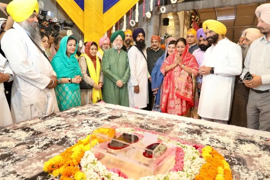 CM रेखा गुप्ता ने श्री गुरु गोविंद सिंह जी के पवित्र 'जोड़े साहिब' के किए दर्शन