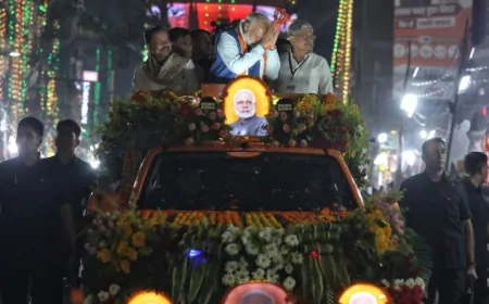 बिहार विधानसभा चुनाव : PM मोदी का पटना में भव्य रोड शो, गुरुद्वारा श्री पटना साहिब में हुए नतमस्तक 
