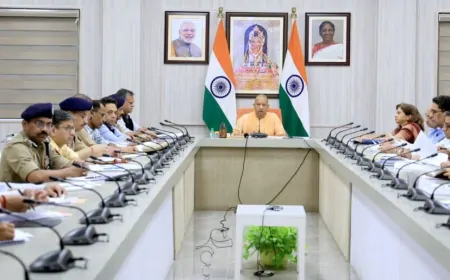 CM योगी ने अधिकारियों के साथ की समीक्षा बैठक, कार्तिक पूर्णिमा, देव दीपावली, मेलों की तैयारियों की समीक्षा की 