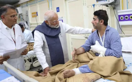 Delhi Blast : घायलों से अस्पताल में मिले PM मोदी, पीड़ितों ने बयां किया दर्द