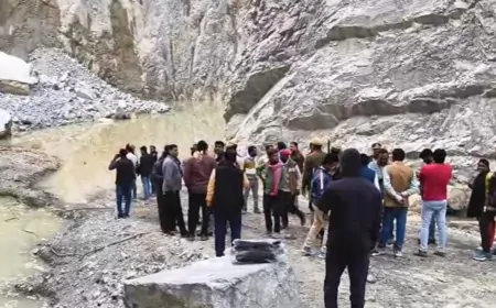 सोनभद्र में धंसी खदान, 2 लोगों की मौत, बढ़ सकता है मौत का आंकड़ा