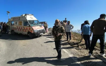 Uttrakhand : टिहरी में भयानक हादसा, 70 फीट गहरी खाई में गिरी यात्रियों से भरी बस, 5 की मौत