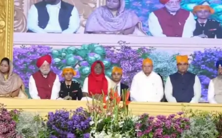 Delhi : लाल किला मैदान में गुरमत समागम, राष्ट्रपति द्रौपदी मुर्मू के साथ CM रेखा गुप्ता रहीं मौजूद