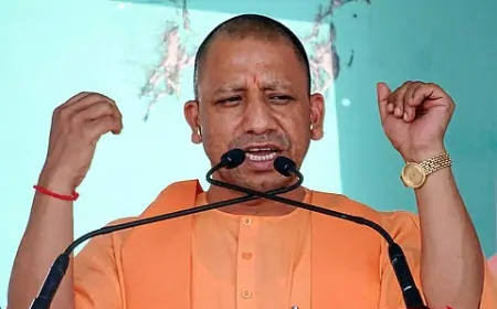 Uttar Pradesh : CM योगी हुए संविधान दिवस कार्यक्रम में शामिल, बोले - "हर वयस्क नागरिक को वोट देने का अधिकार"