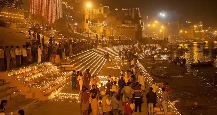 काशी में धूमधाम से मनाई गई देव दीपावली, CM योगी ने नमो घाट पर पहला दिया जलाया