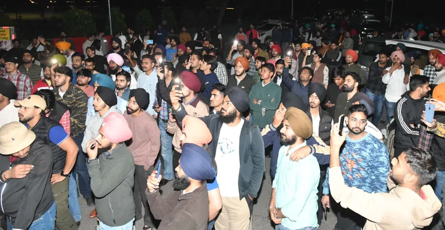 PU में छात्रों का प्रदर्शन जारी, समर्थन में आए किसानों ने की रेल रोकने की तैयारी